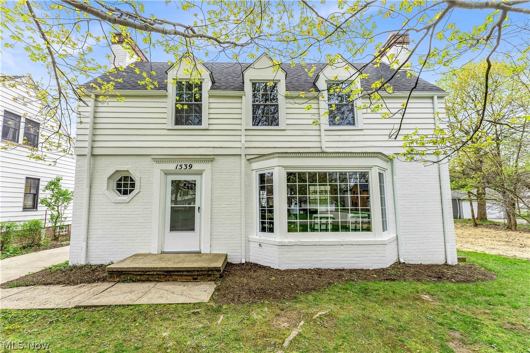 1539 Sunview Road Cleveland, OH 44124 - Photo 2 of 38 Cape cod home featuring a front yard
