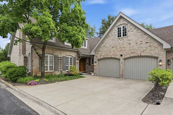 $1,150,000 | 18 Tartan Ridge Road, Burr Ridge, IL 60527