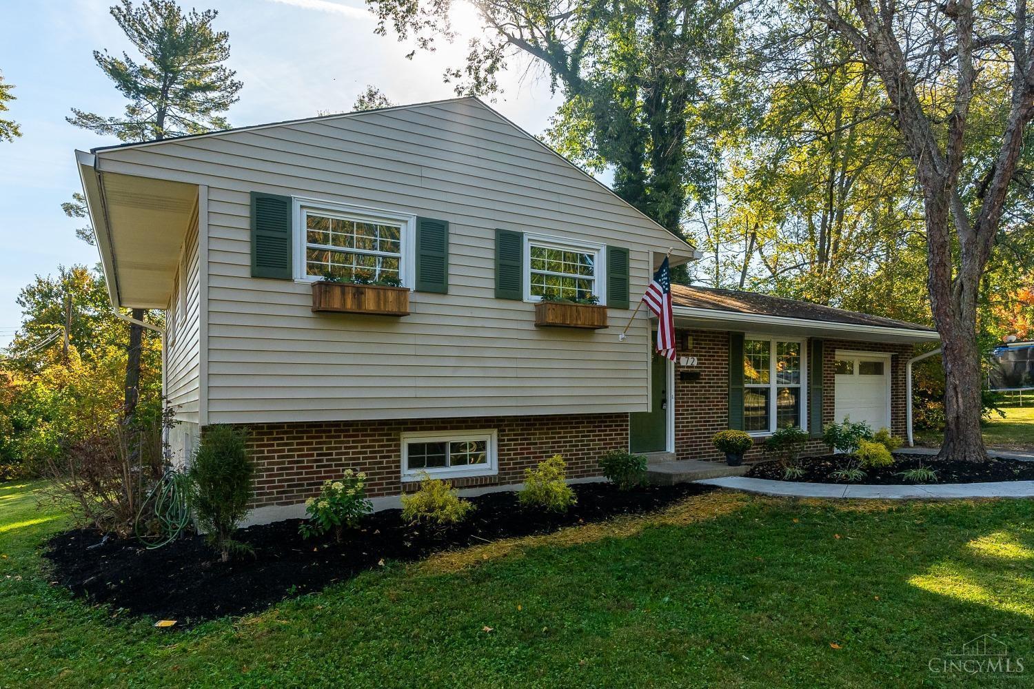 72 Cromwell Road Greenhills, OH 45218 - Photo 2 of 19