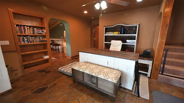 a view of a dry yard