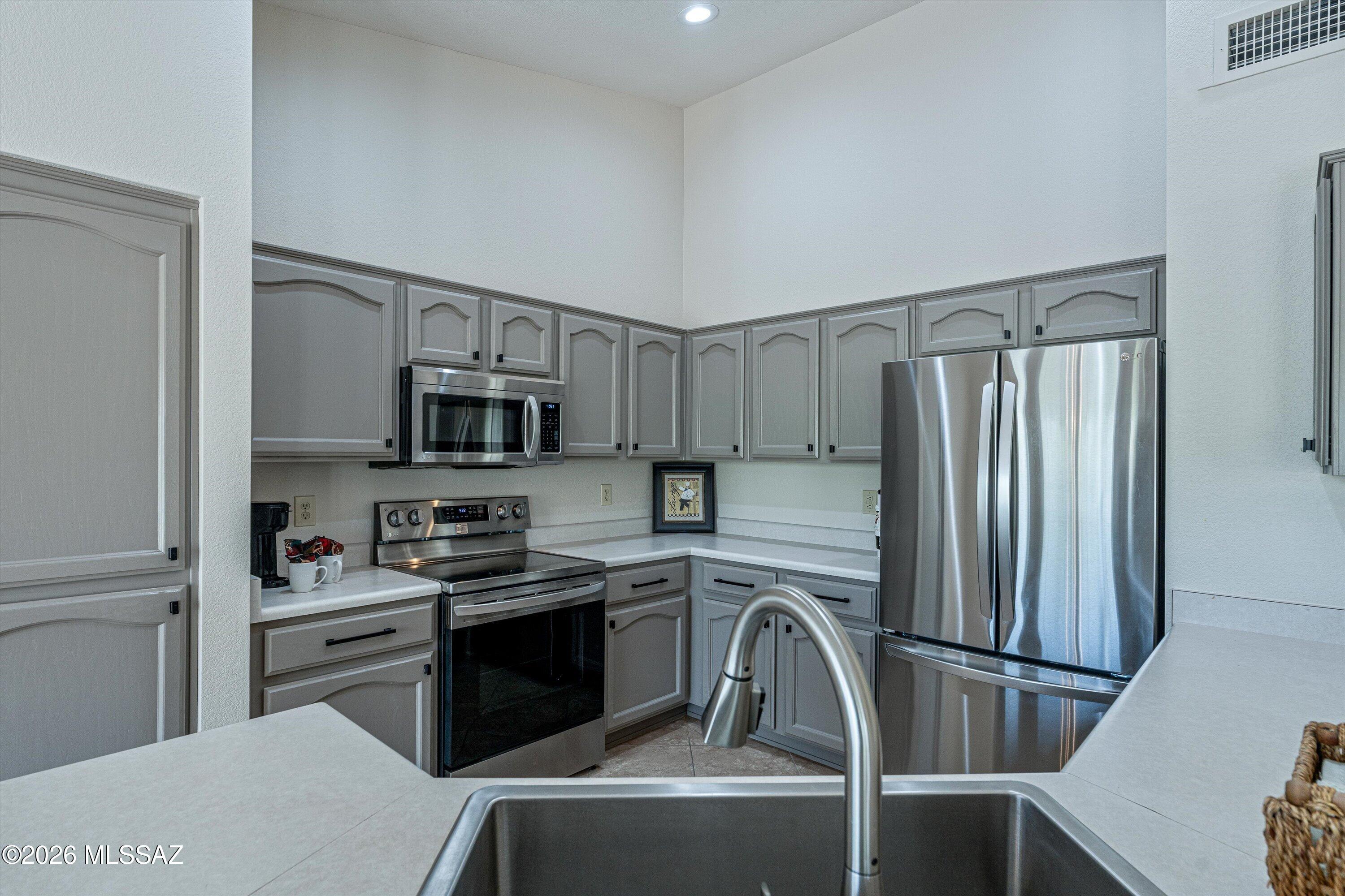 36972 South Highland Ridge Drive Tucson, AZ 85739 - Photo 32 of 50 Kitchen