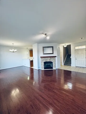 $310,000 | 524 Majestic Lane, Oswego, IL 60543