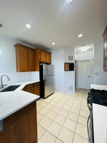 $310,000 | 524 Majestic Lane, Oswego, IL 60543