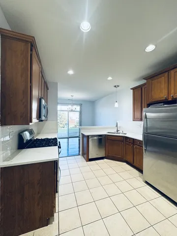 $310,000 | 524 Majestic Lane, Oswego, IL 60543