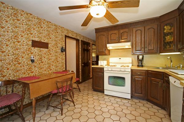 42 Anthony Road Franklin, MA 02038 - Photo 2 of 29 Gallery Image 2