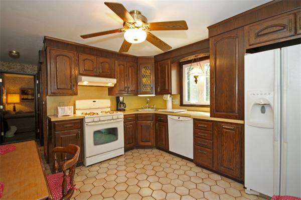 42 Anthony Road Franklin, MA 02038 - Photo 3 of 29 Gallery Image 3