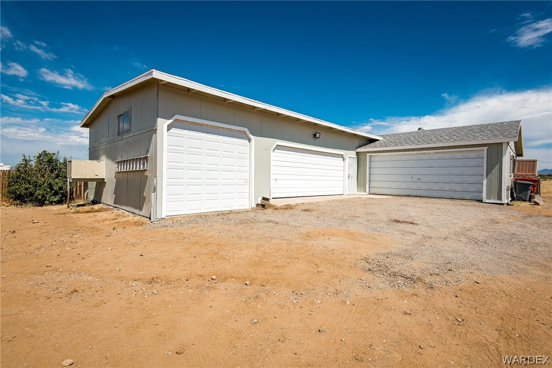 3373 Higley Road Golden Valley, AZ 86413 - Photo 2 of 47 a view of garage and yard