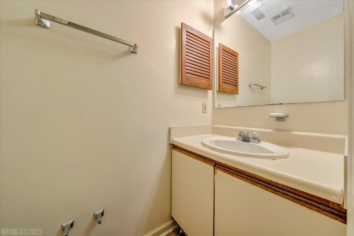 2400 Ridge Road Blacksburg, VA 24060 - Photo 8 of 18 Gallery Image 8