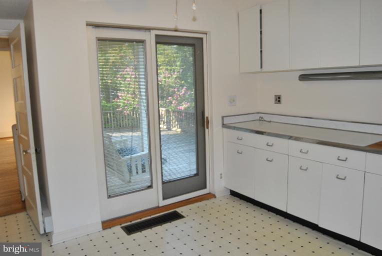 5310 Belt Road Northwest Washington, DC 20015 - Photo 11 of 27 Kitchen