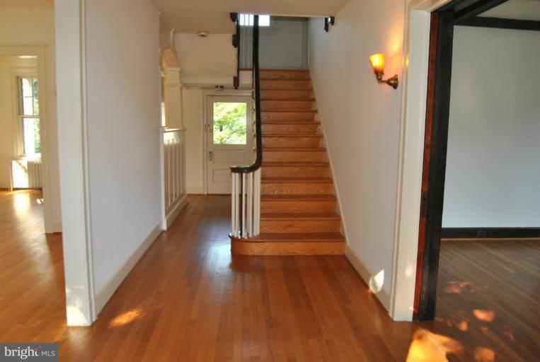 5310 Belt Road Northwest Washington, DC 20015 - Photo 6 of 27 Interior (General)