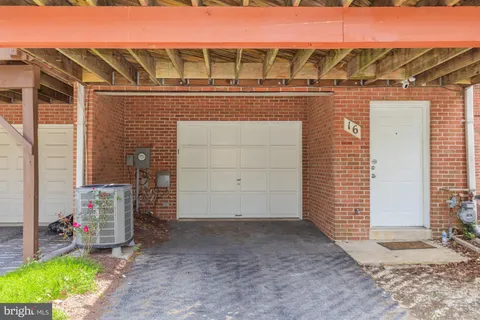 $695,000 | 16 Rockcrest Circle, Rockville, MD 20851