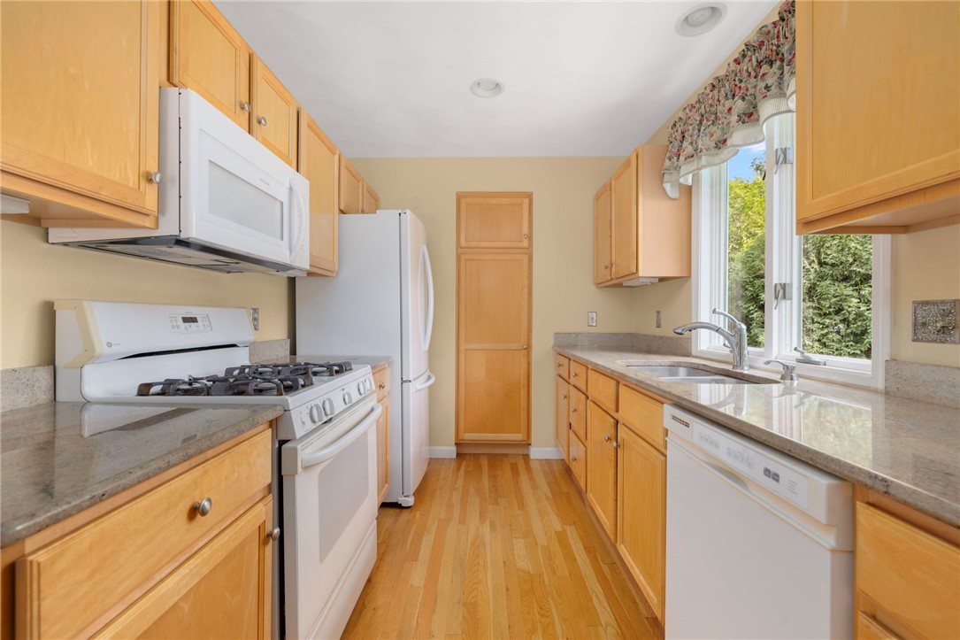 133 Bridgetown Road Narragansett, RI 02882 - Photo 13 of 44