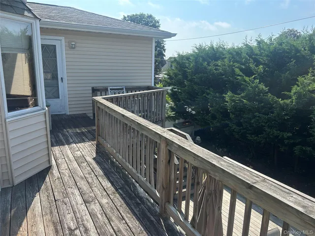$749,000 | 311 Riviera Parkway, Lindenhurst, NY 11757