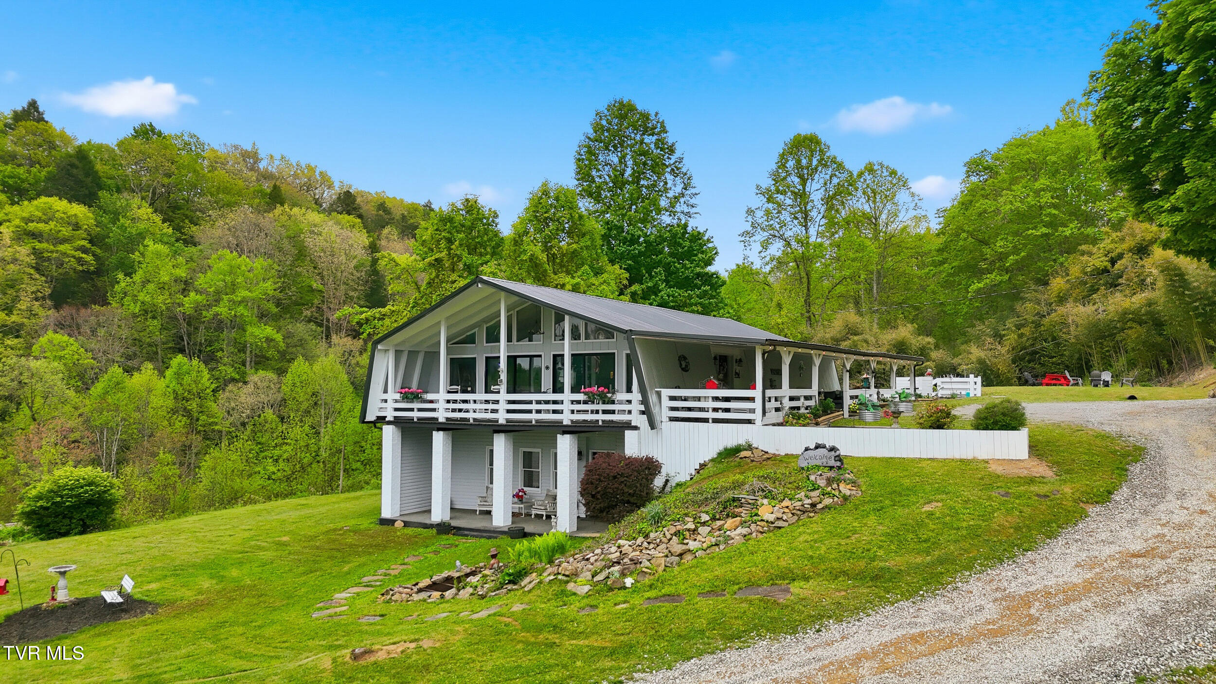 5042 Flat Gap Road Pound, VA 24279 - Photo 2 of 60 2