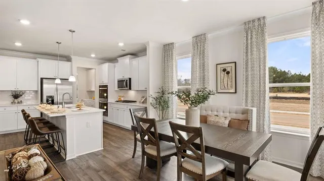 a view of a livingroom with furniture and a ceiling fan