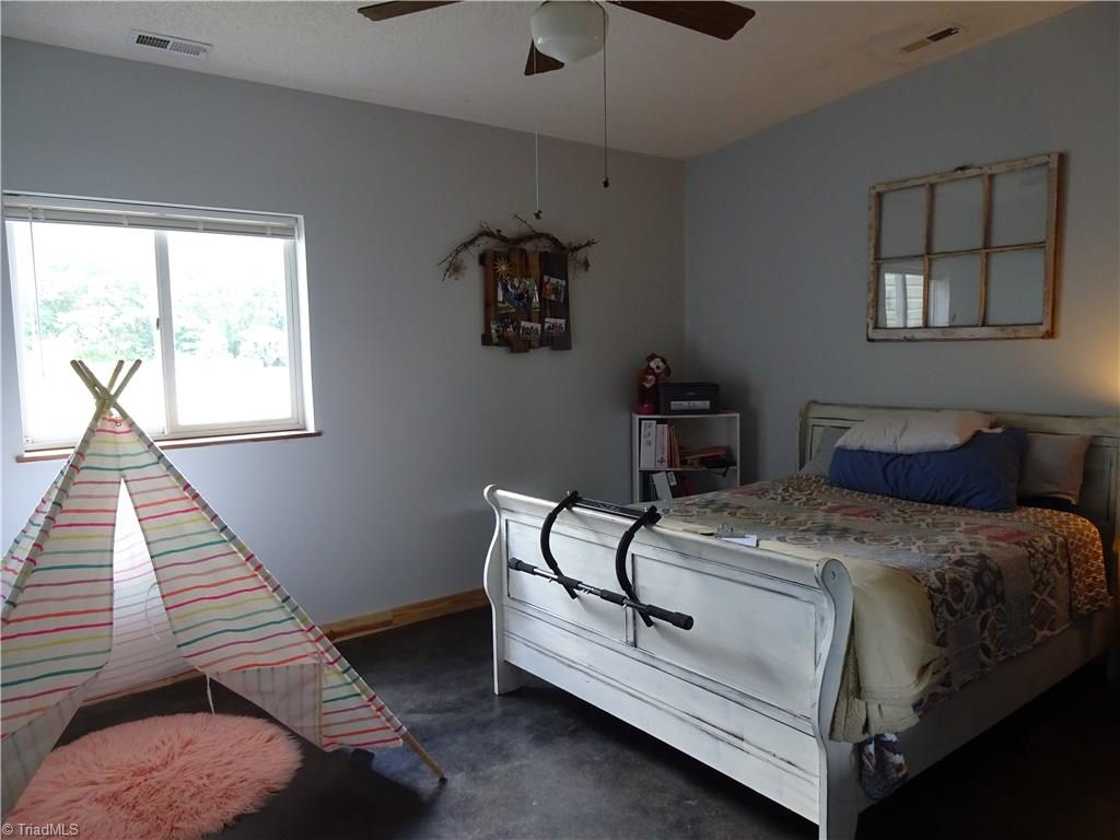 229 Nicholson Road Winston-Salem, NC 27107 - Photo 17 of 22 2nd large bedroom