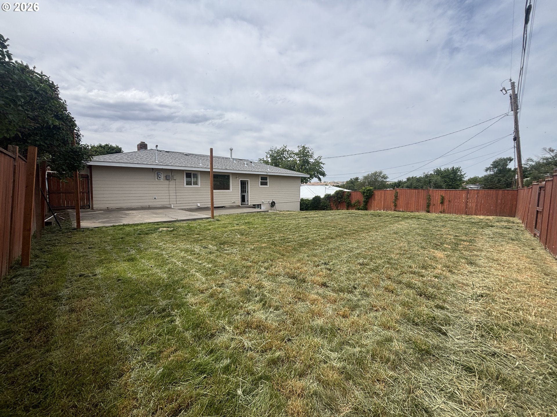 924 Southwest 33rd Street Pendleton, OR 97801 - Photo 25 of 27 a large yard with large trees