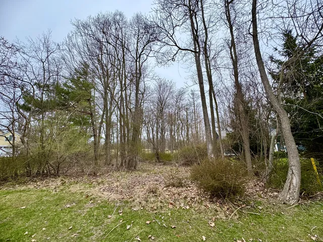 $375,000 | 125 West Shore Woods, Douglas, MI 49406