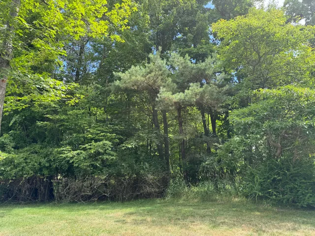 $375,000 | 125 West Shore Woods, Douglas, MI 49406