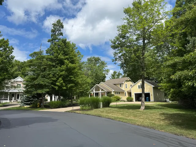 $375,000 | 125 West Shore Woods, Douglas, MI 49406
