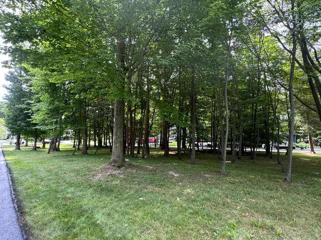 $375,000 | 125 West Shore Woods, Douglas, MI 49406