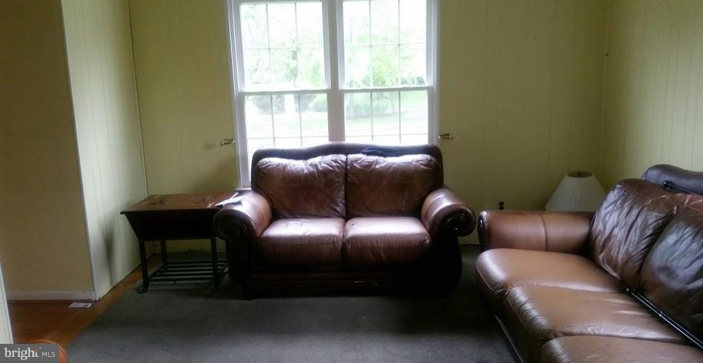 6302 Chesworth Road Baltimore, MD 21228 - Photo 16 of 17 Living Room