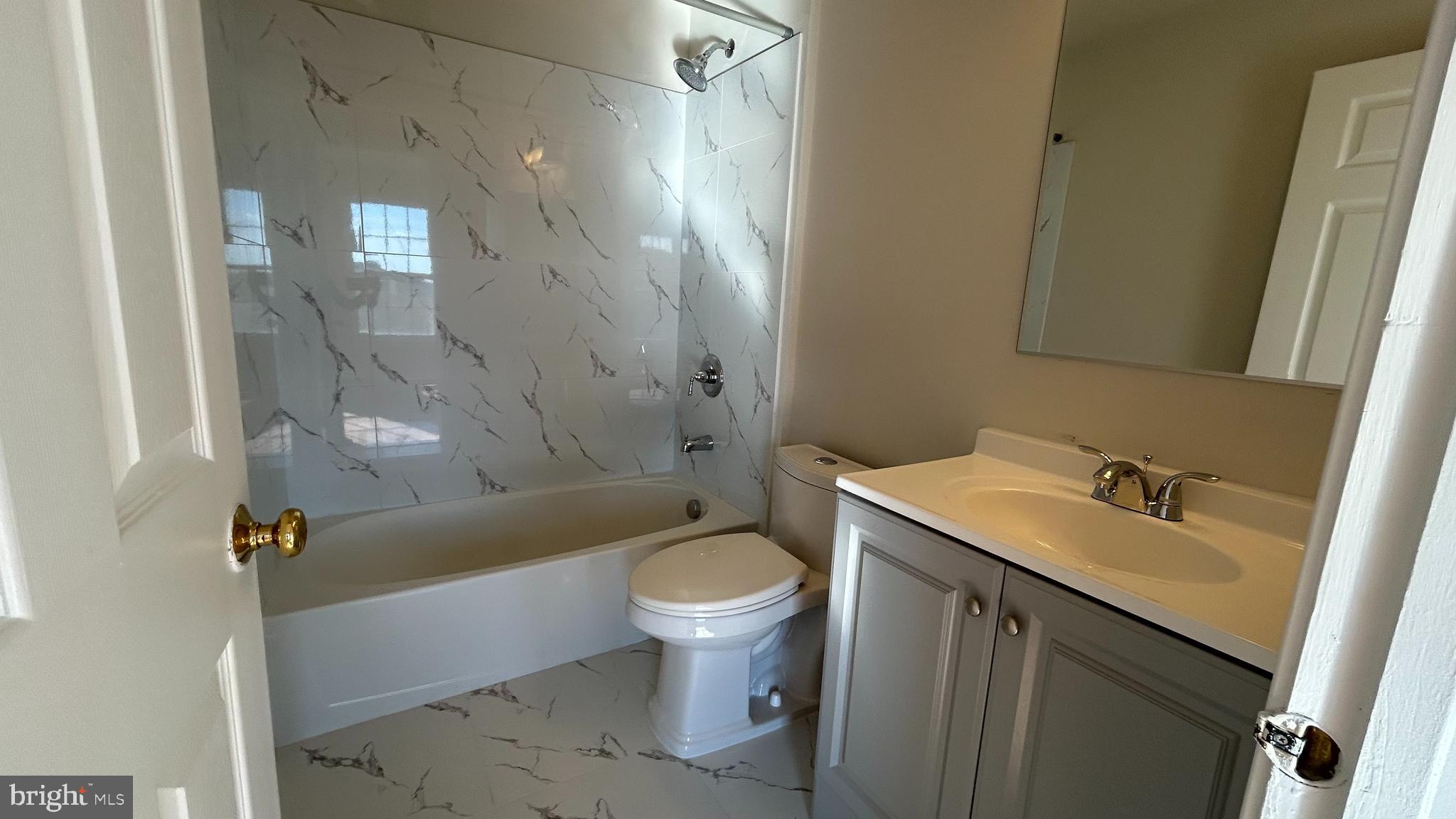 42828 Nations Street Chantilly, VA 20152 - Photo 12 of 19 a bathroom with a sink toilet and shower