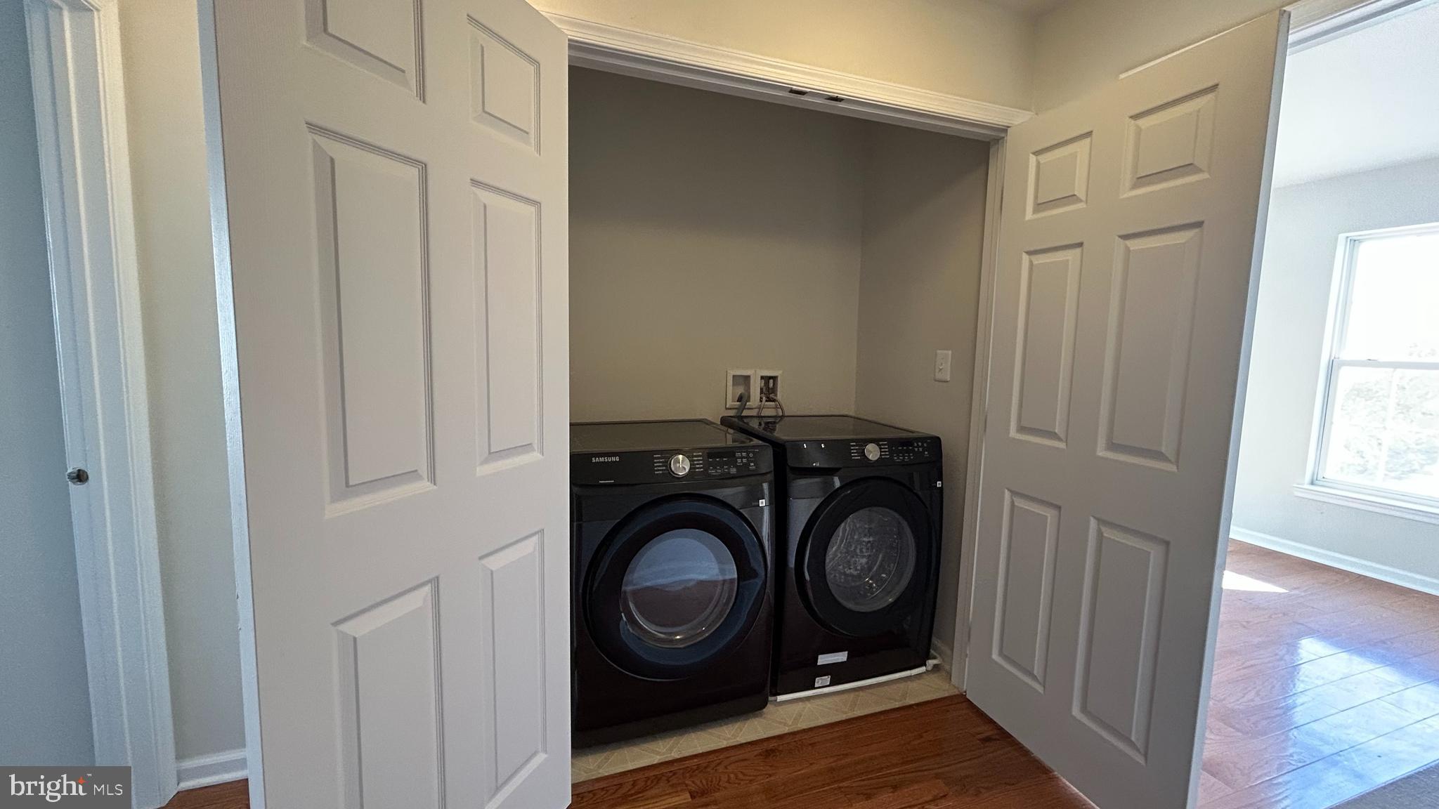 42828 Nations Street Chantilly, VA 20152 - Photo 16 of 19 a utility room with dryer and washer