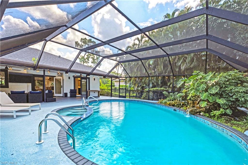 1902 Princess Court Naples, FL 34110 - Photo 26 of 32 screened pool