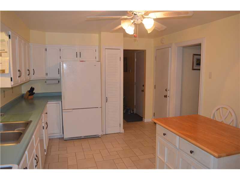 280 McKenzie Road Clinton, PA 15026 - Photo 5 of 16 Kitchen. LARGE COUNTER SPACE,WORK AREA.. APPLIANCES STAY IN KITCHEN.