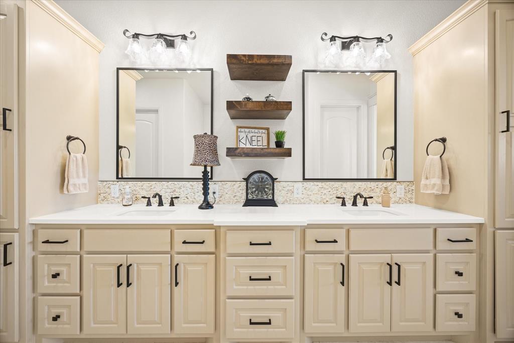 1700 Knox Road Tolar, TX 76476 - Photo 20 of 39 a bathroom with double sink and a mirror