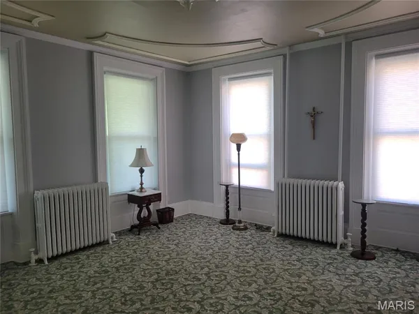 $250,000 | 212 East Main Street, Carlinville, IL 62626