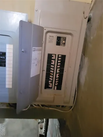 $250,000 | 212 East Main Street, Carlinville, IL 62626