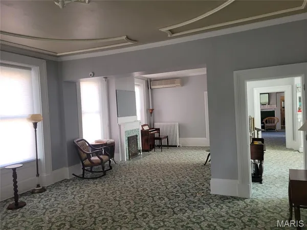 $250,000 | 212 East Main Street, Carlinville, IL 62626