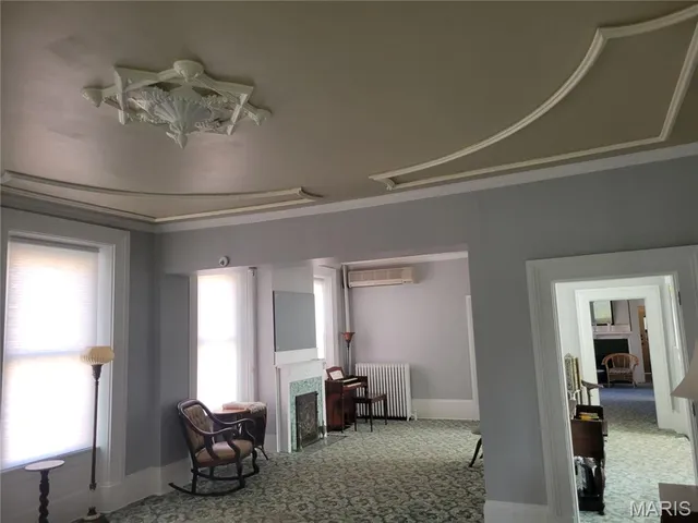 $250,000 | 212 East Main Street, Carlinville, IL 62626