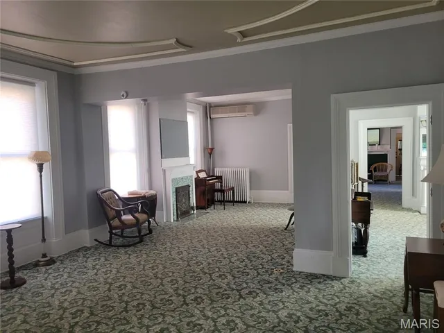 $250,000 | 212 East Main Street, Carlinville, IL 62626