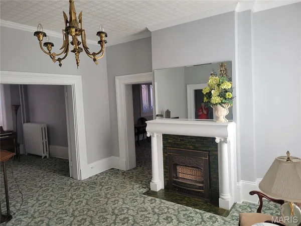 $250,000 | 212 East Main Street, Carlinville, IL 62626