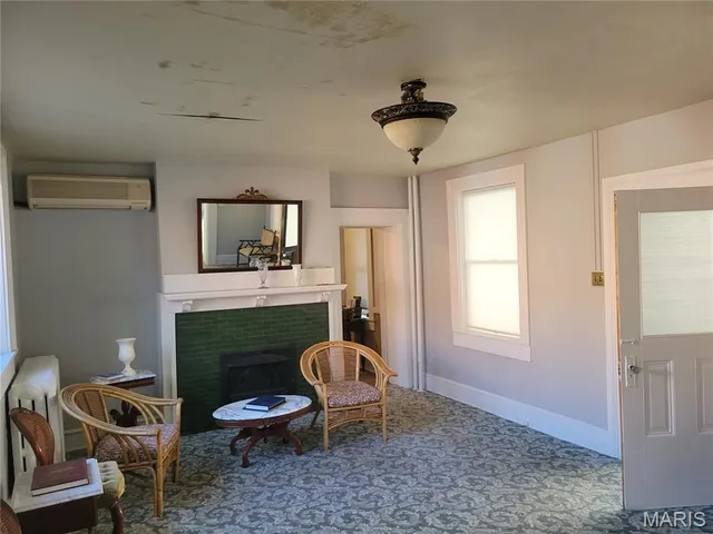 $250,000 | 212 East Main Street, Carlinville, IL 62626