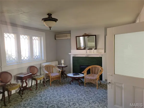 $250,000 | 212 East Main Street, Carlinville, IL 62626