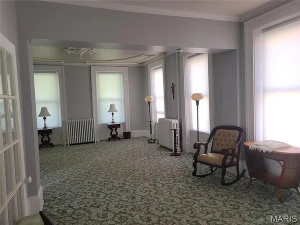 $250,000 | 212 East Main Street, Carlinville, IL 62626