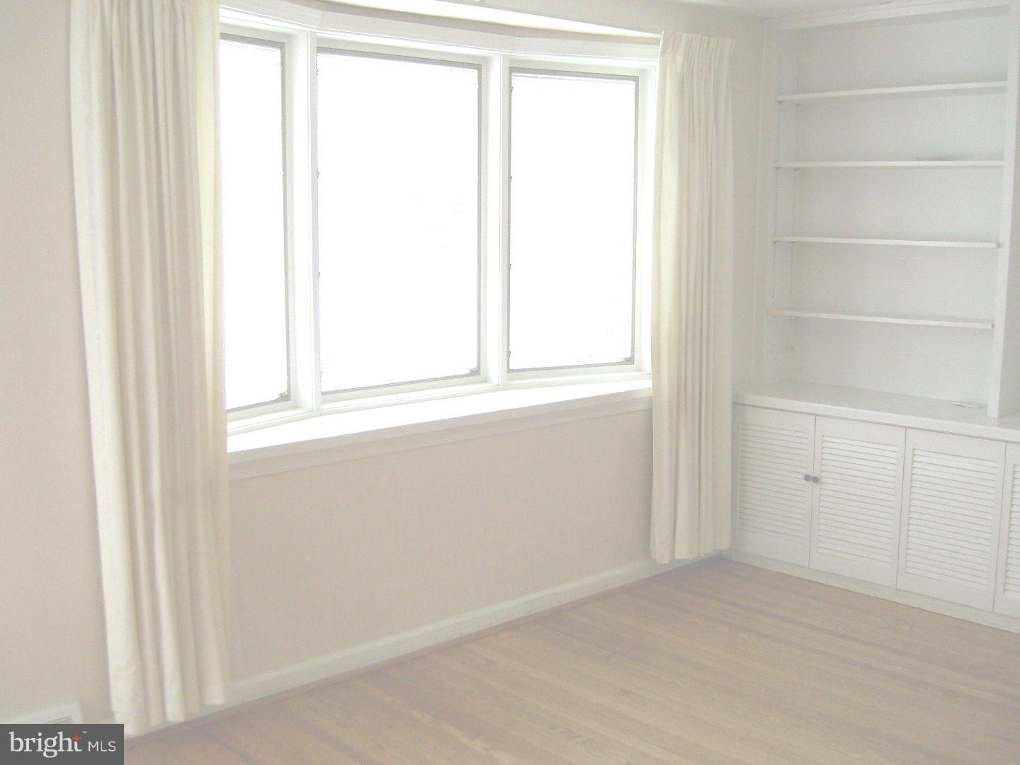 1114 Rhawn Street Philadelphia, PA 19111 - Photo 3 of 21 Living Room