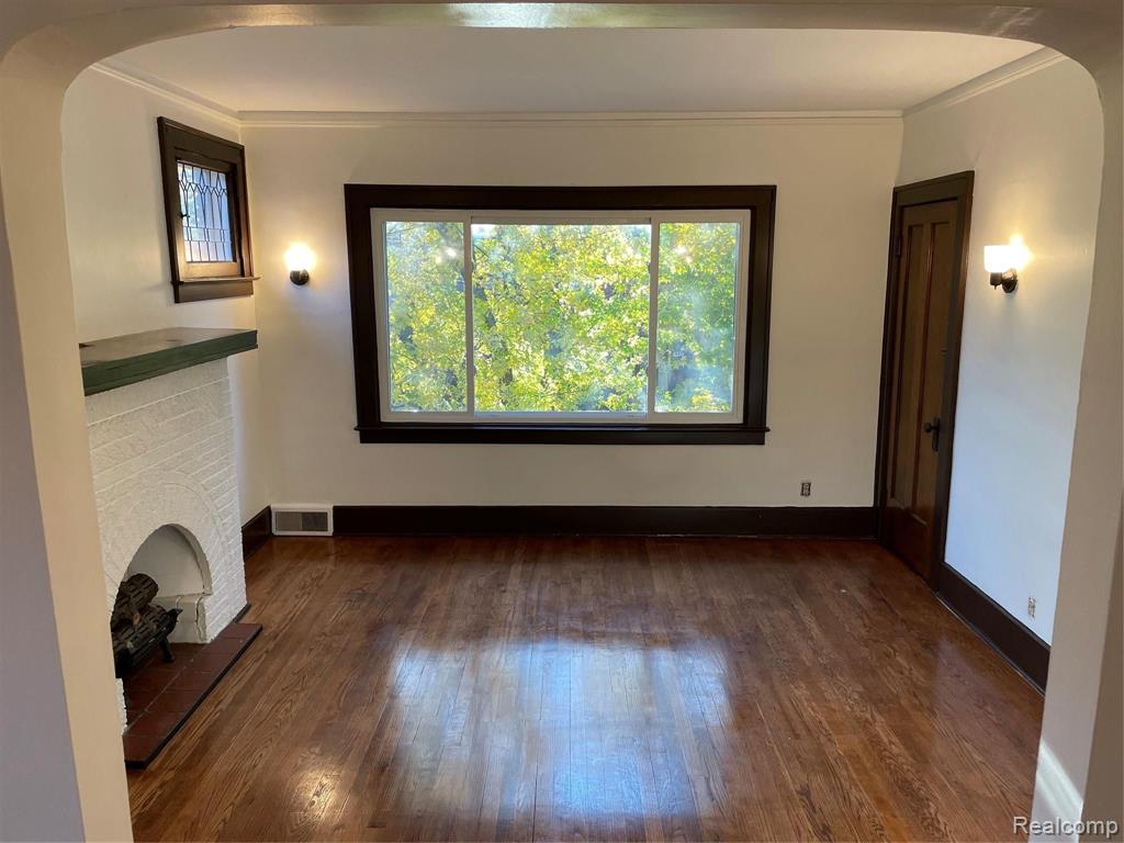 982-984 Nottingham Road, Unit 2 Grosse Pointe, MI 48230 - Photo 2 of 8