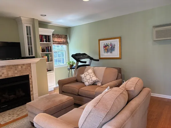 $449,000 | 1621 Portsmouth Lane, Schaumburg, IL 60193