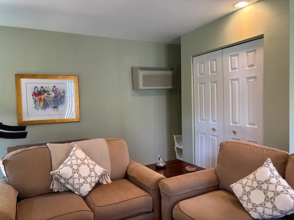 $449,000 | 1621 Portsmouth Lane, Schaumburg, IL 60193