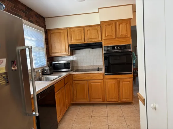 $449,000 | 1621 Portsmouth Lane, Schaumburg, IL 60193