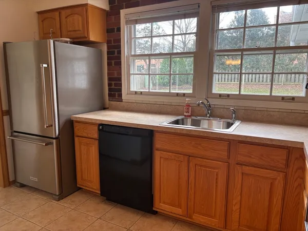 $449,000 | 1621 Portsmouth Lane, Schaumburg, IL 60193