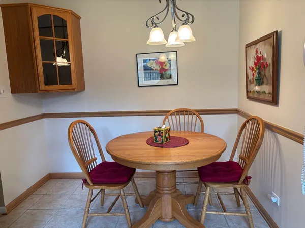 $449,000 | 1621 Portsmouth Lane, Schaumburg, IL 60193