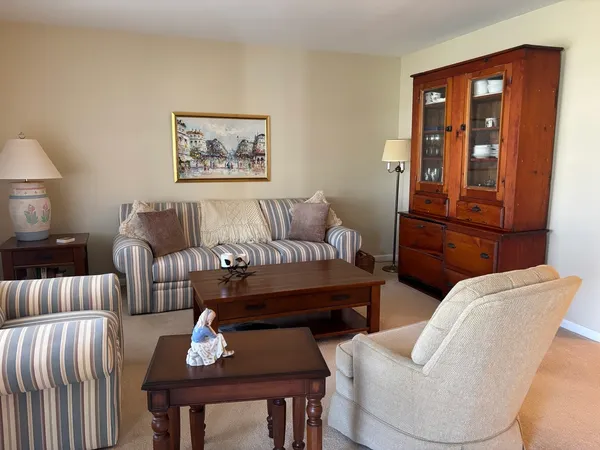 $449,000 | 1621 Portsmouth Lane, Schaumburg, IL 60193
