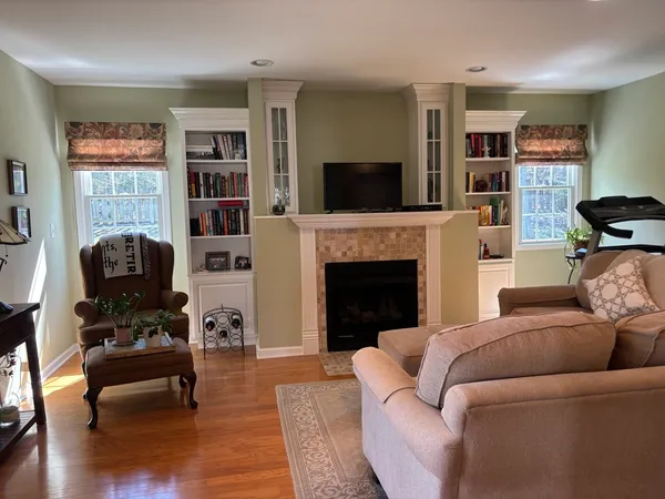 $449,000 | 1621 Portsmouth Lane, Schaumburg, IL 60193