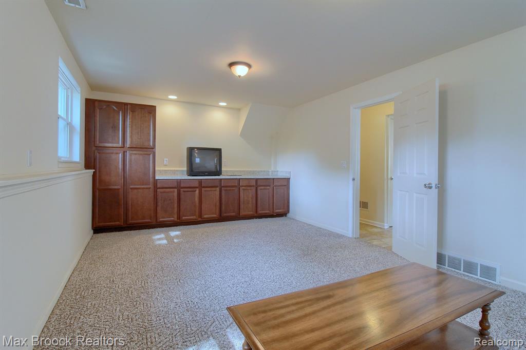 12103 Schultz Street Romulus, MI 48174 - Photo 13 of 28 Gallery Image 13